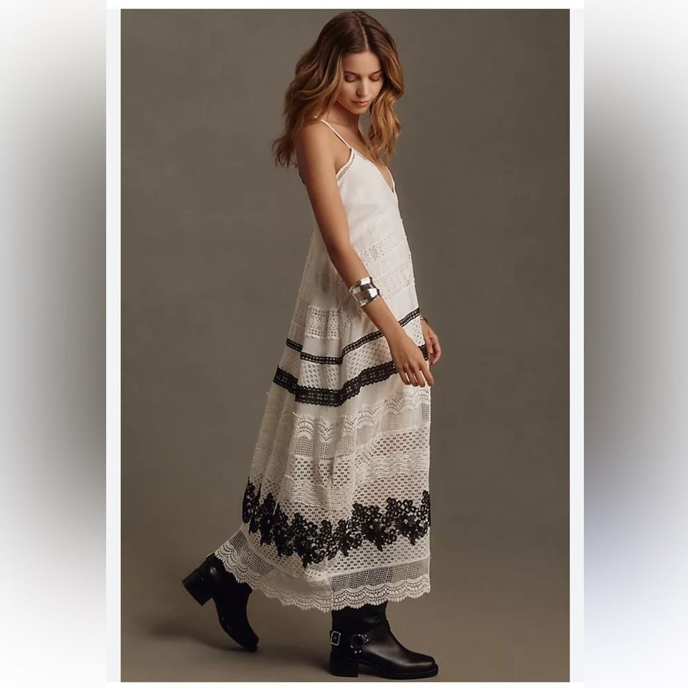 By Anthropologie size large By Anthropologie Sleeveless V-Neck Lace Midi Dress